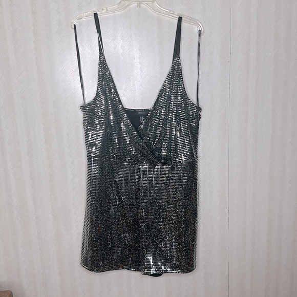 🆕 😍 FOREVER 21+ metallic sequin romper size 2X - Picture 2 of 8